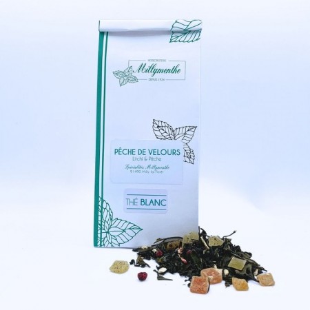 Sachet papier du nouveau thé "pêche de velours". A la base du sachet le contenant du thé.