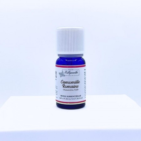 Flacon compte goutte d'huile essentielle de camomille romaine.