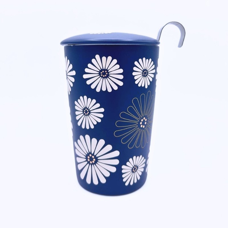 mugs bleu au motif floral amami et son infuseur en inox