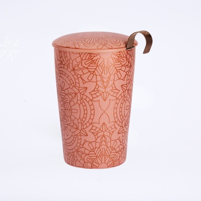 Mug en porcelaine teaeve avec des motifs mandala de couleur rose